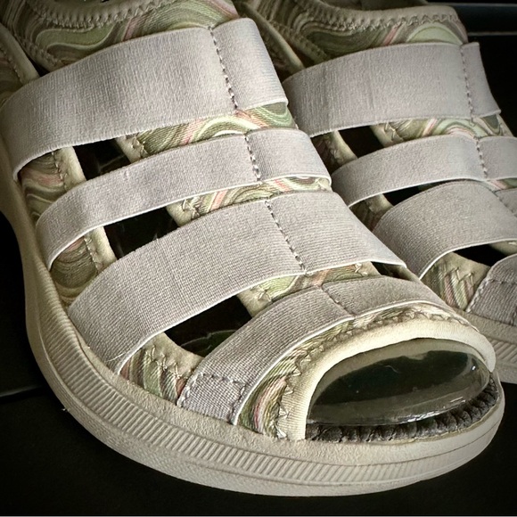 NWT Bzees Abstract Frill Loafer Flat Gray Slip On Breathable Strap Size 9W - Picture 6 of 13